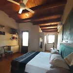 La Casetta Degli Aranci Bed & Breakfast 3*