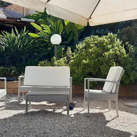 La Casetta Degli Aranci Couette-café 2*