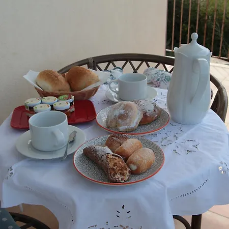 La Casetta Degli Aranci Couette-café